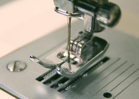 A Guide on How to Change a Sewing Machine Needle
